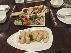 -Chom Cafe and Restaurant