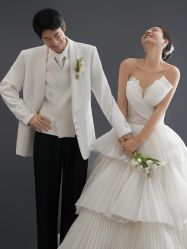 -至臻微拉婚纱摄影