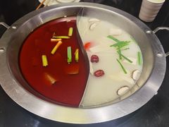 鸳鸯锅底-吴记老锅底麻辣火锅(福州路店)
