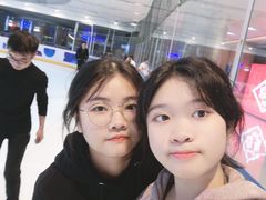 -冰堡国际溜冰场(观澜湖新城MHMALL店)