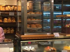 面包甜点陈列柜-老佛爷饼店