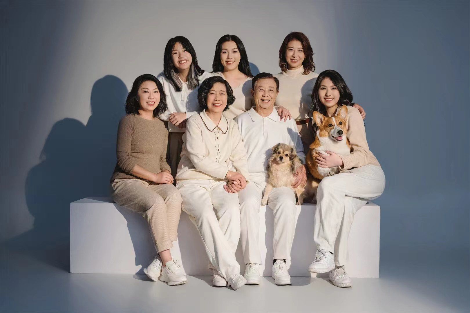 温情满满的家庭集体照