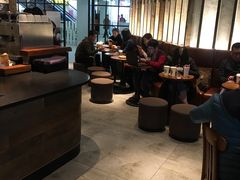 等位区-星巴克(北京三里屯SOHO一店)