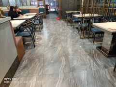 大堂-凤凰路何眼镜香辣蟹(花果园店)