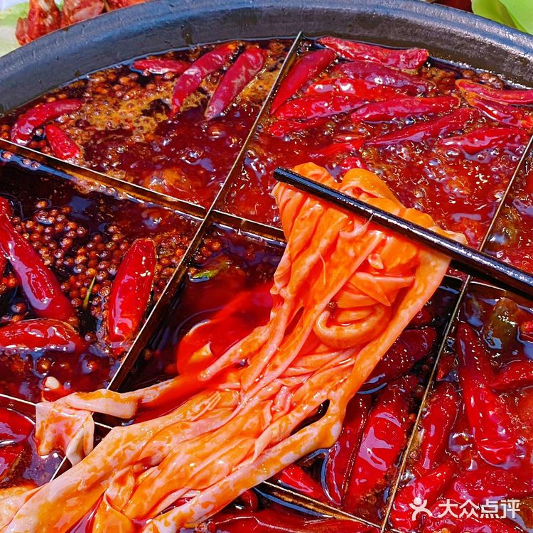 来到铜元局找朋友耍,带我打卡一家最重庆味道的火锅