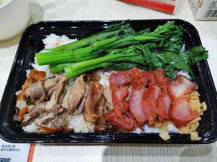 福大师烧鹅王(第19分店)-"家附近的这家烧腊店成了我外卖必点店面.干.