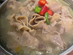 酸滋滋肥牛-意卡菲·欢乐聚会餐厅(华侨店)