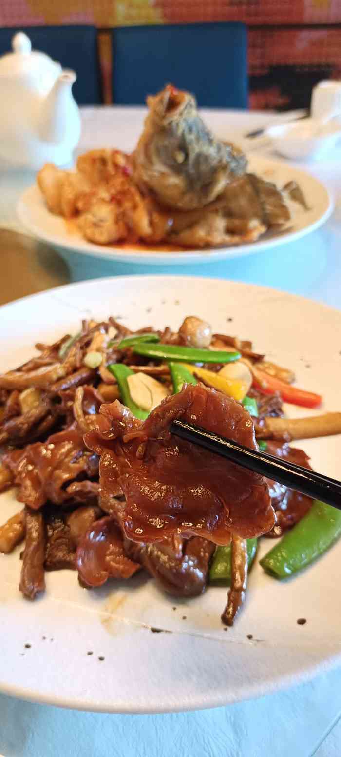 鹿其林酒家[菜品]早茶必点的凤爪虾饺排骨出品都还不.