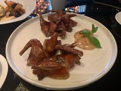 脆皮香烧乳鸽-北京四季酒店·采逸轩
