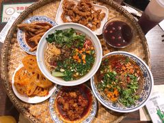 -爆炸头阿姨小四川正宗川味小吃(无任何分店)