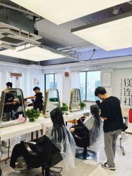 -镁连社·美联社