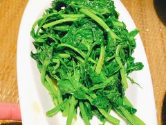 清炒豌豆尖-渝信川菜 · 川味家常菜(长安店)