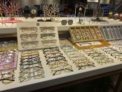 -宏宇眼镜蔡司依视路折扣店(兆佳眼镜城店)