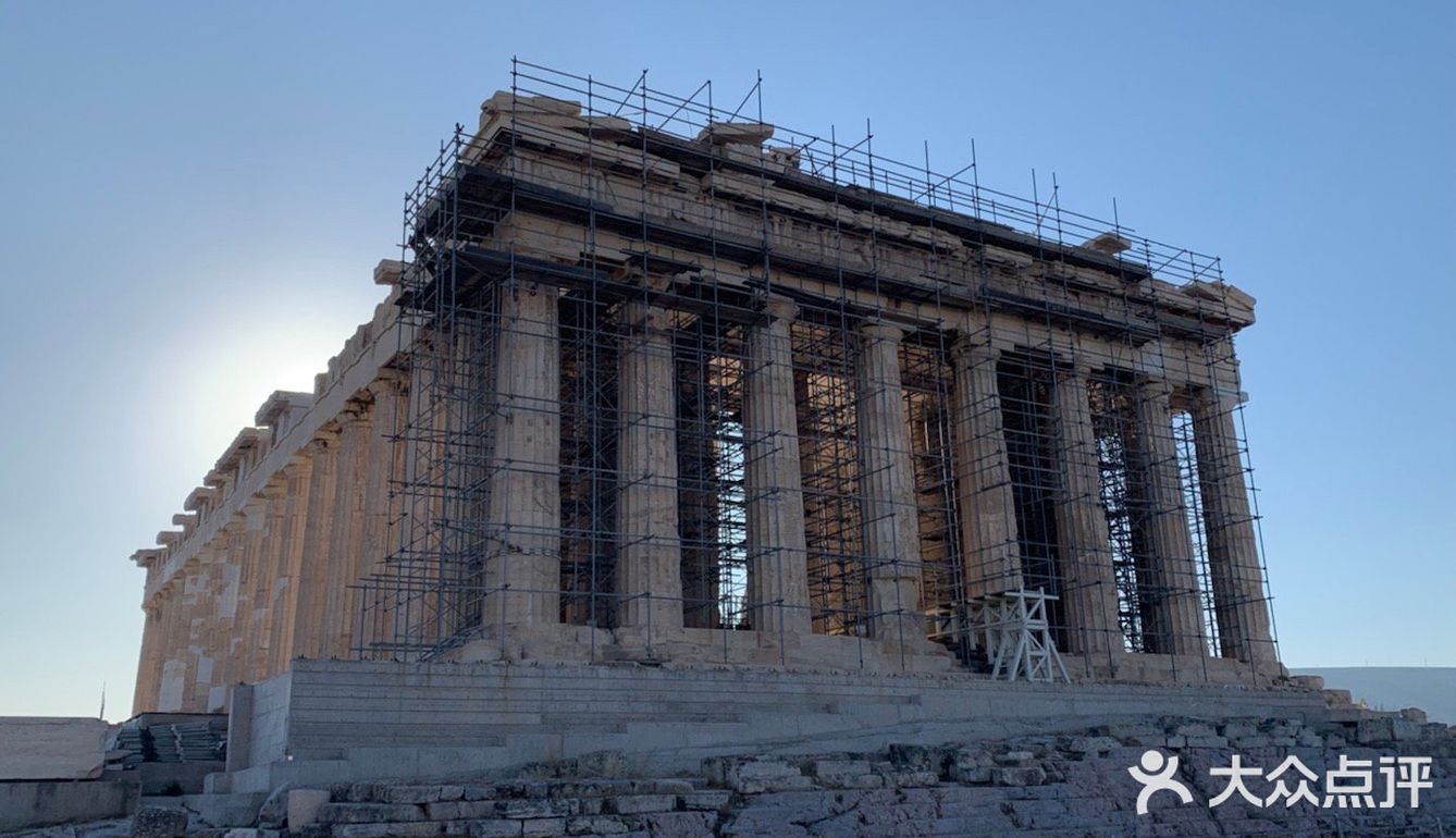 帕特农神庙的设计代表了古希腊建筑艺术的最高水平
