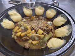 -粘豆包柴火铁锅炖