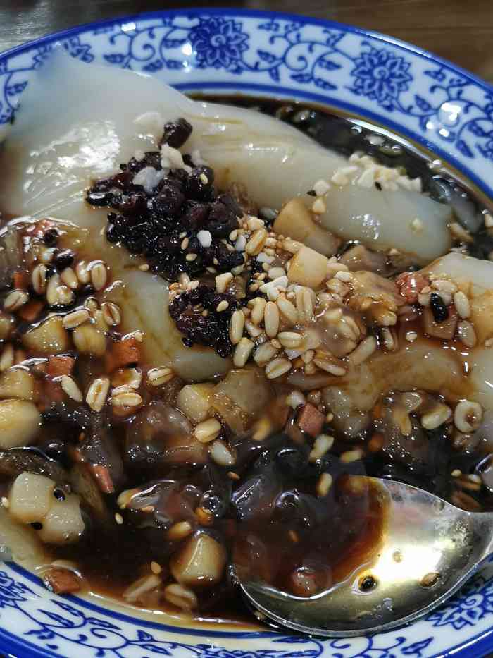 王氏凉糕(民族路店)-"在民族路晃荡,发现寡妇面斜对面这家凉糕店.