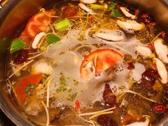 酸萝卜鸭架汤-守柴炉烤鸭(科华中路王府井店)