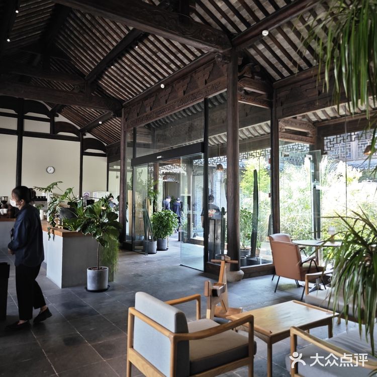 一尺花园南园店 | 荒芜花园属实凄美