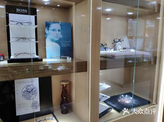 过来这边配噜。小姐姐态度特别好，很耐心给我们做了分析