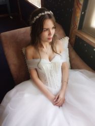 -Flora婚纱礼服定制租赁店