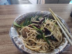 -丁记牛肉手擀板面