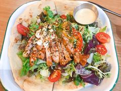 照烧鸡肉配牛油果拉法沙拉-HELLO 27 意面·沙拉·帕尼尼