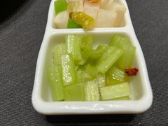 -艳阳天民俗村(公园路店)