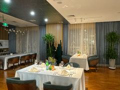 -华凌牛庄西餐厅(乌鲁木齐华凌美爵大饭店)