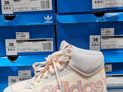 -观澜湖新城运动奥莱区