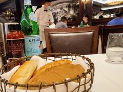 面包-Wolfgang’s Steakhouse 沃夫冈牛排馆(上海白玉兰广场店)