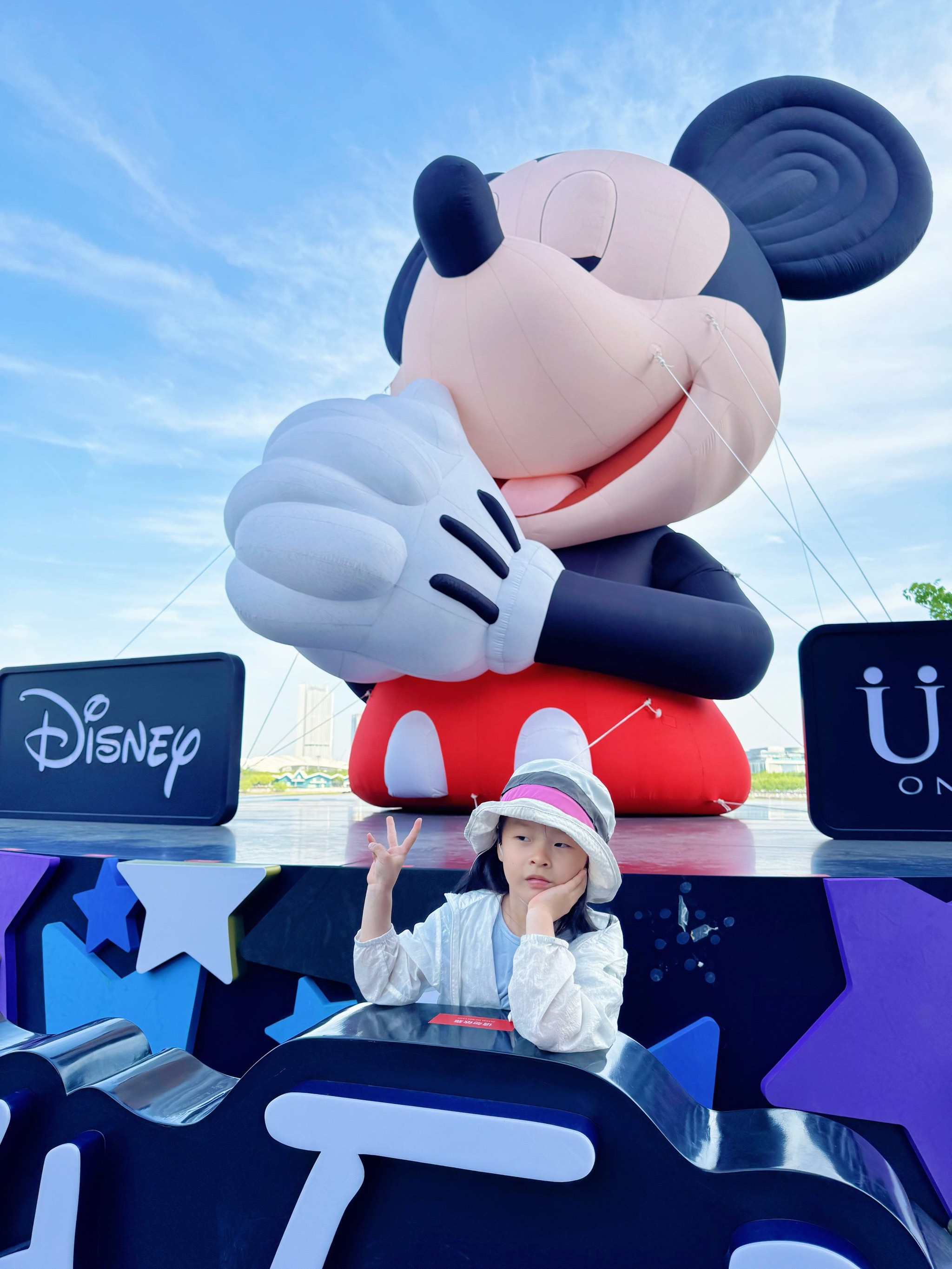 7米高巨型米奇,惊现徐汇滨江西岸