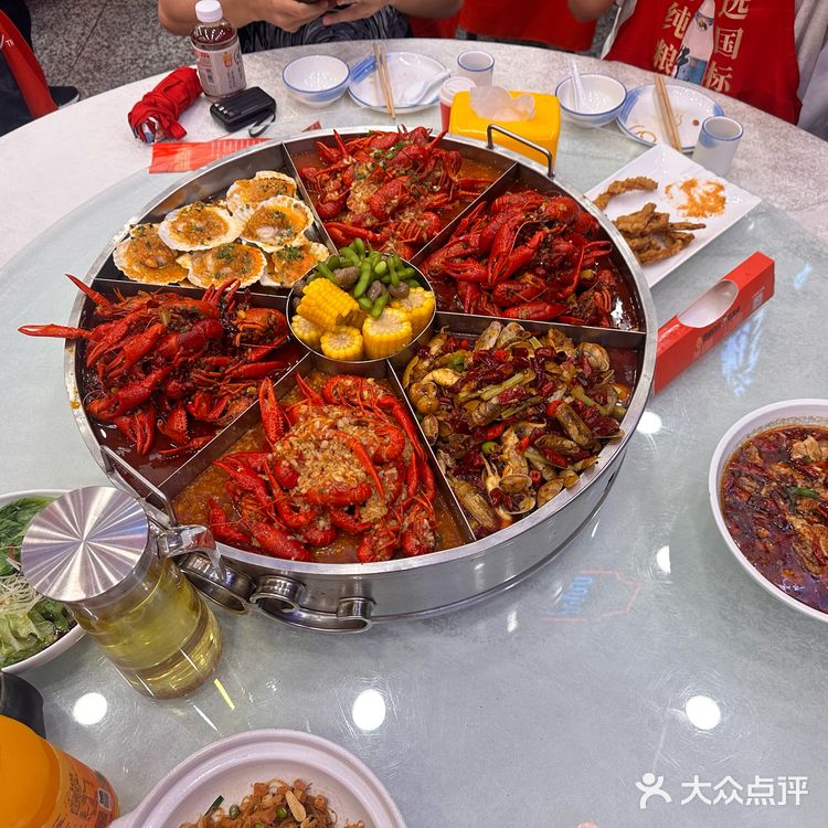 小龙虾拼盘，谁敢来一战？