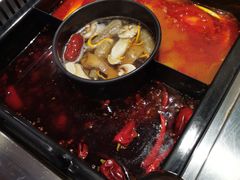 -老牌坊云南鱼豆花火锅(爱建店)