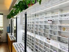 -视野联行眼镜•蔡司•依视路(温江店)