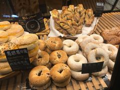 橙香面包-Dough&Joe团憩(瑞虹天地月亮湾店)