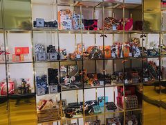 零售区-VENCHI 闻绮(上海佛罗伦萨小镇店)