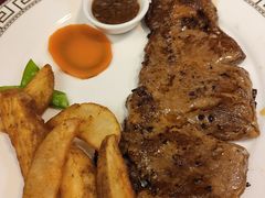 西冷牛排配薯条-92°C俄式厨房(中央大街店)