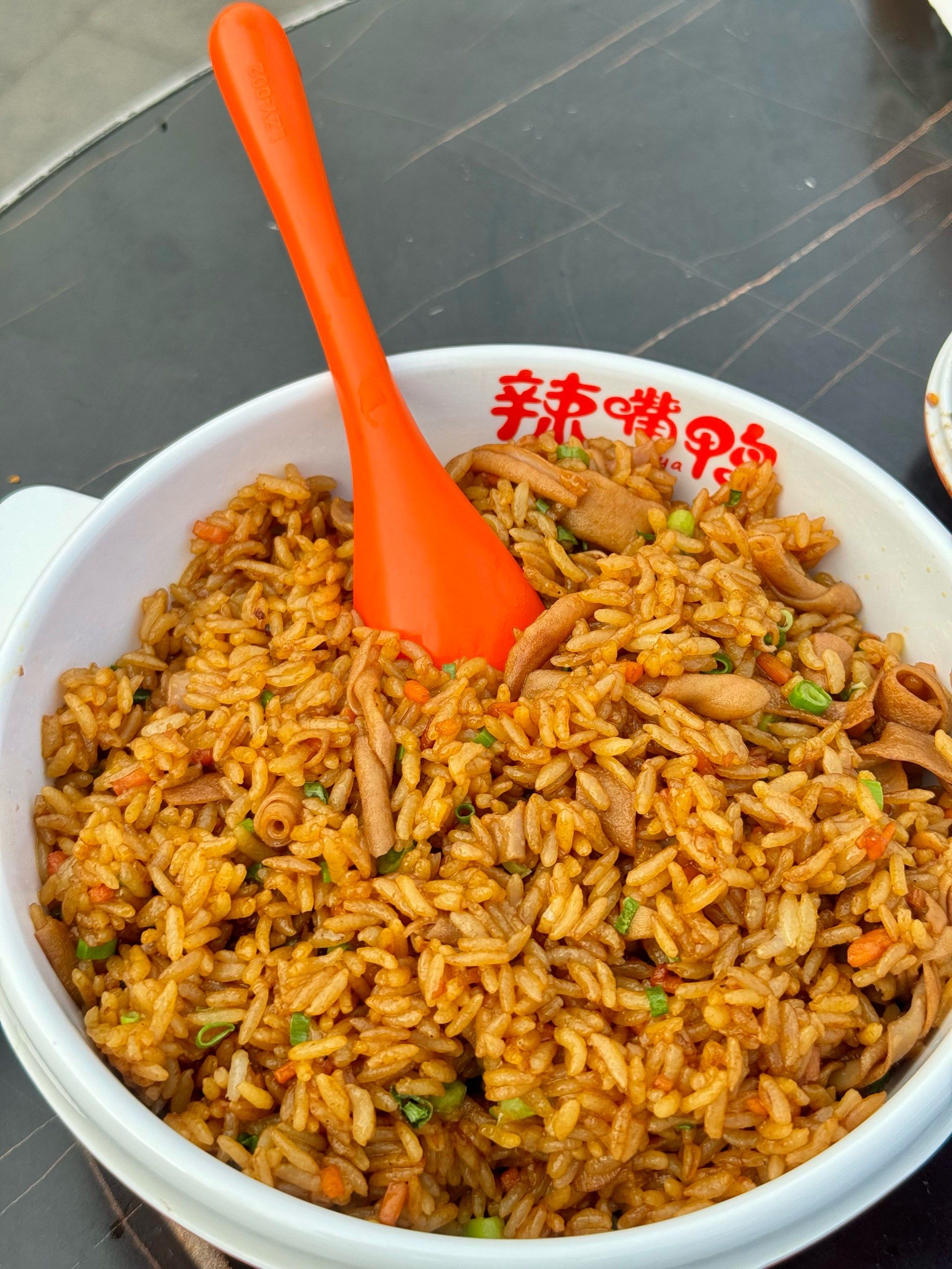 他家鸭肠炒饭和风干鸭腿
是我不知道吃什么时候可以盲选的第一选择