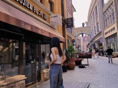 -鲁邦国际风情街(麦世达韩国精品百货店)