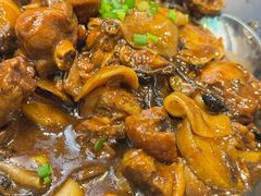 铁锅榛蘑小笨鸡-孙家外婆•长春地标美食新名片(红旗街万达店)