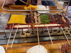-哈尔滨小酒馆·鲜肉现穿自助烧烤(康新花园店)