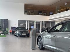 -上海冠松华奥奥迪4S店(张江店)
