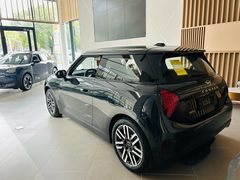 -上海宝信宝马4S店