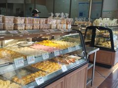 面包甜点陈列柜-赞记龙凤礼饼(广州市二宫向群宾馆店)
