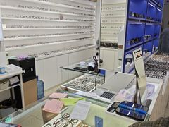 -美式眼镜·授权蔡司.依视路.尼康.豪雅.明月(南翔印象城店)