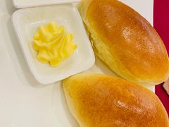 餐前面包加黄油-红房子西菜馆(淮海中路店)