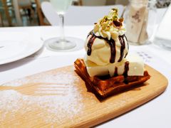 等叫开心果巧克力冰淇淋华夫饼-娜娜家•Nana’s restaurant (爱琴海店)