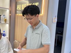-视野联行眼镜·蔡司·尼康·豪雅·依视路(青浦宝龙店)