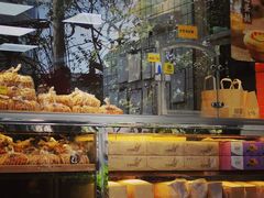 面包甜点陈列柜-鲍师傅糕点(江苏路店)
