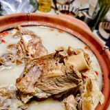 昆明‖什么，这一锅骨头居然是红汤的